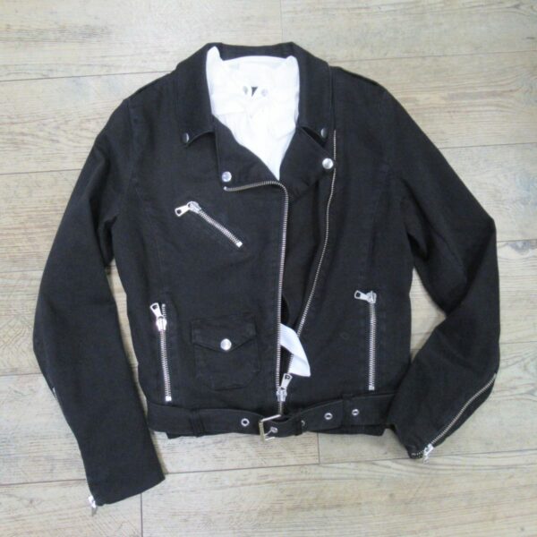 Bikerjacke und Bluse von SET