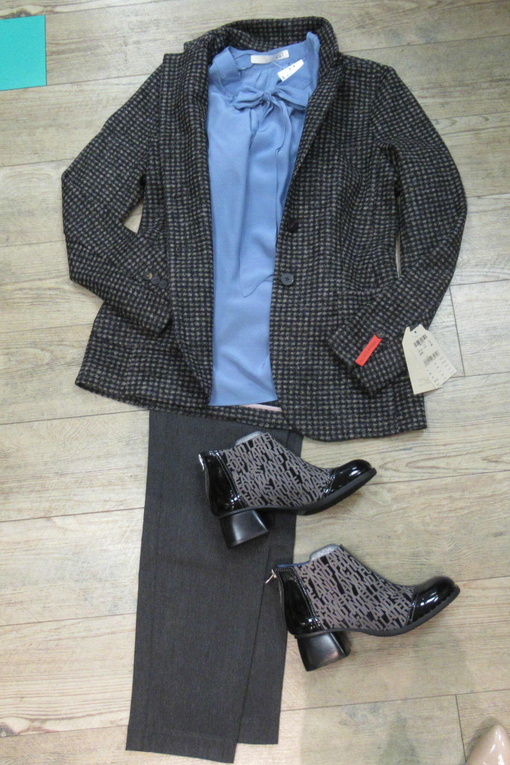 Blazer von camel active, Bluse von oui, Hose von Ascari, Schuhe von iiM77