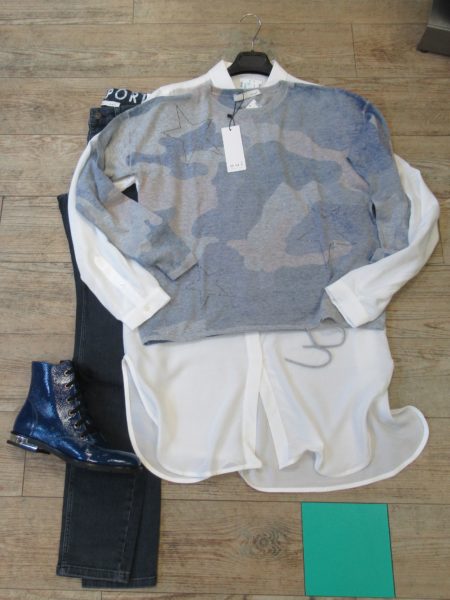 Pullover, Bluse und Jeans von oui, Boots von iiM77