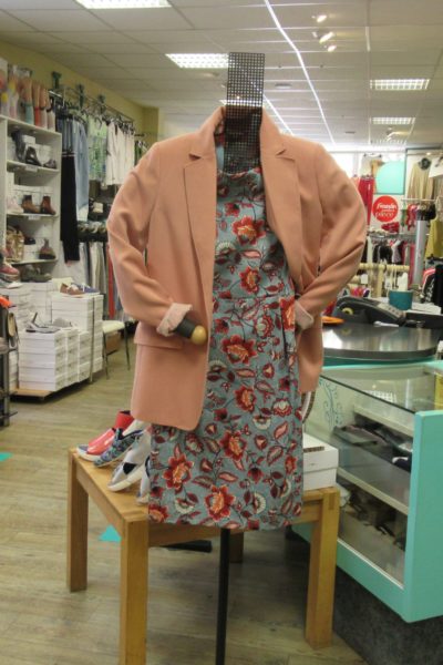 Kleid und Blazer von oui