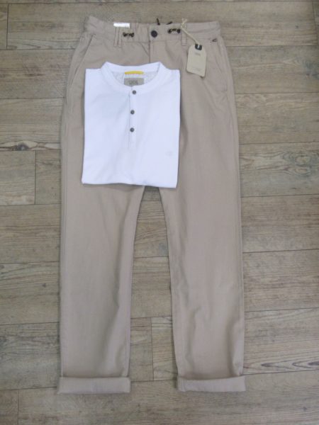 T-Shirt und Hose von camle active