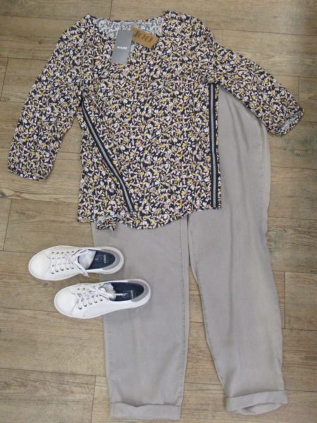 Bluse von Rabe, Hose von oui, Sneaker von iiM77