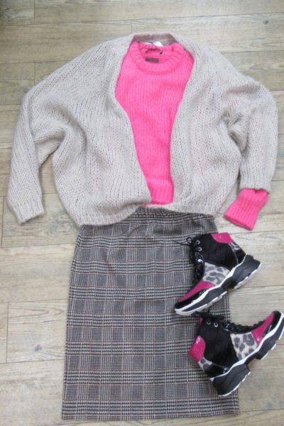 Strickhülle und Rock von oui, Pullover von SET, Boots von iiM77