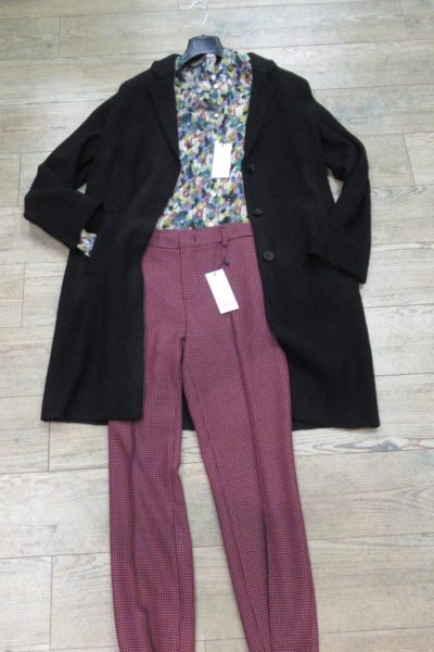 Woll-Coat und Bluse von oui, Hose von SET