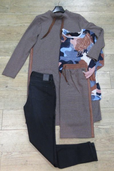 Kleid, Pullover und Rock von Thomas Rabe, Jeans von camel active