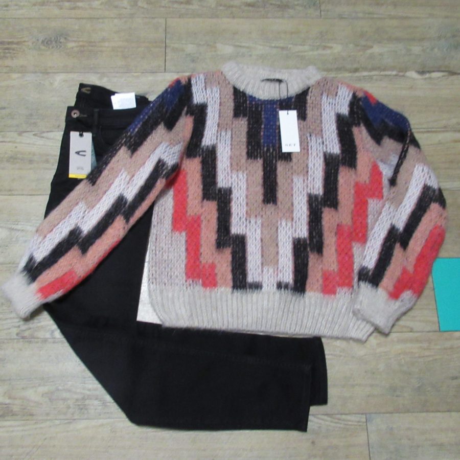 Wollpullover von SET und Hose von Angels