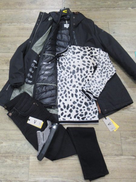 Jacke und Jeans von camel active, Pullover von oui, Schuhe von iiM77