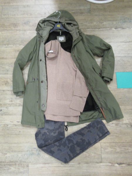 Parka von camel active, Pullover von oui, Hose von Angels